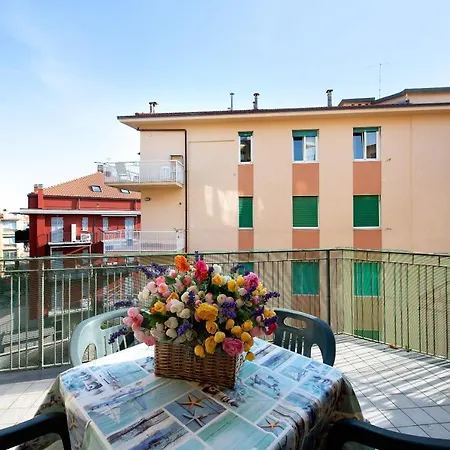 Trilocale Mazzini Con 2 Balconi Varazze