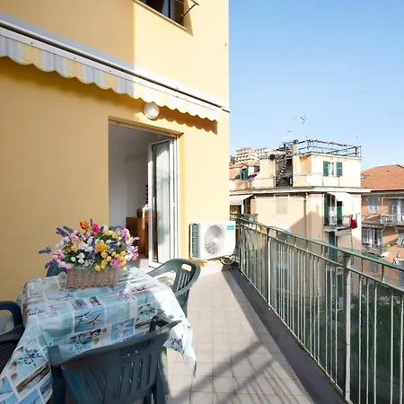 Trilocale Mazzini Con 2 Balconi * Varazze