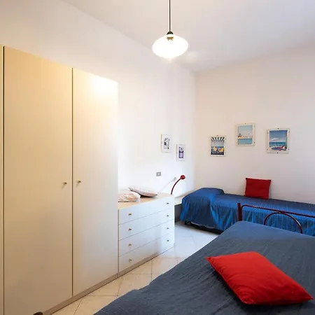 Trilocale Mazzini Con 2 Balconi Appartement Varazze