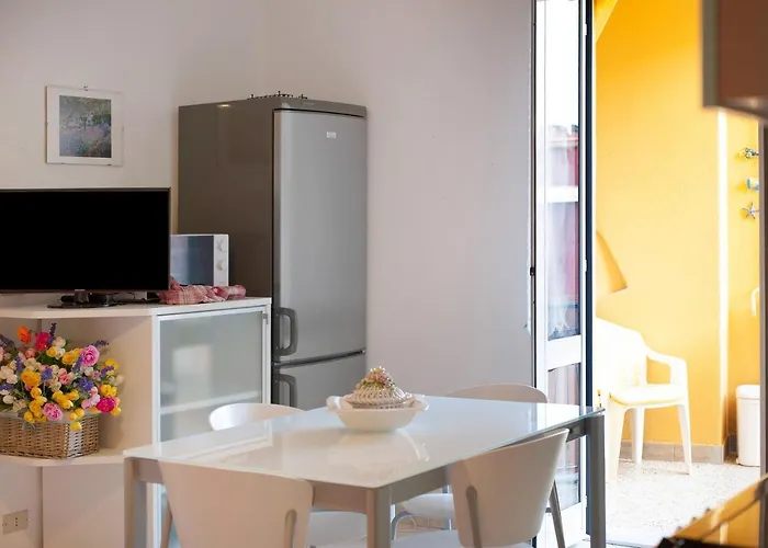 Appartement Trilocale Mazzini Con 2 Balconi Varazze
