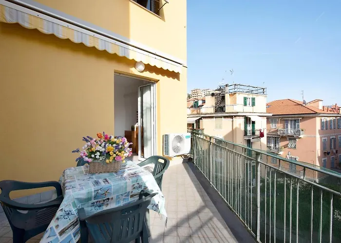 Trilocale Mazzini Con 2 Balconi * Varazze