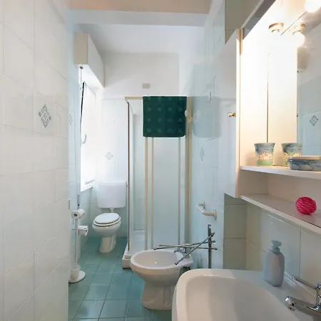 Trilocale Mazzini Con 2 Balconi Varazze