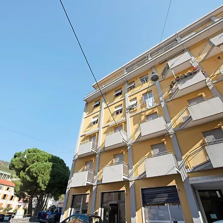 Appartement Trilocale Mazzini Con 2 Balconi Varazze